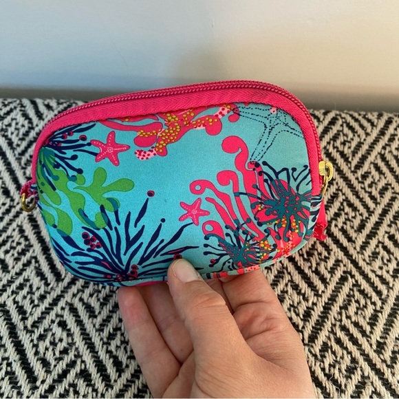 Lilly Pulitzer Vibrant Coral Reef Coral and Teal Clutch - Picture 3 of 7